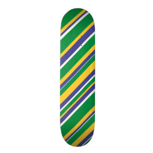 Skateboard Le drapeau du Brésil a inspiré le motif coloré