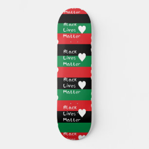 Skateboard Le Drapeau panafricain du Coeur blanc de Black Liv