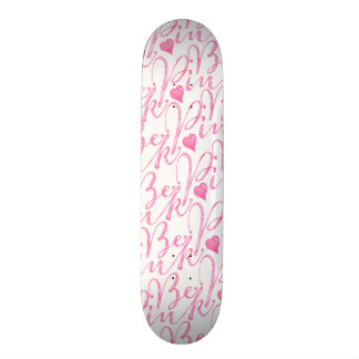 Skateboard Le pastel Girly soit motif rose de coeurs des