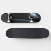 Skateboard Le Soleil qui s'installe sur l'horizon terrestre. (Horz)