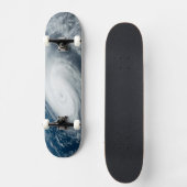 Skateboard Le typhon Hinnamnor. (Recto)