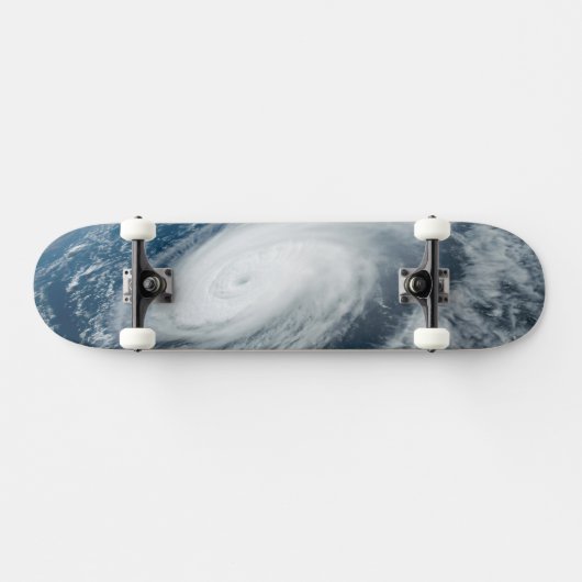 Skateboard Le typhon Hinnamnor. (Horz)