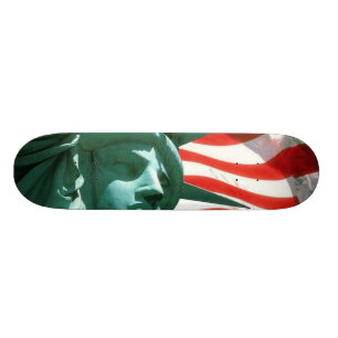 Skateboard Les Etats-Unis diminuent avec la statue de la