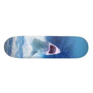 SKATEBOARD LES MÂCHOIRES DE REQUIN S'OUVRENT