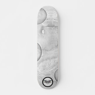Skateboard Léviathan de la boule de dragon Ligne noire émerge
