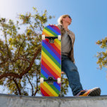 Skateboard LGBT Pride Diagonal Rainbow Stripe Motif<br><div class="desc">Célébrez votre fierté LGBT avec un motif à bandes arc-en-ciel en diagonale avec des lignes rouge,  orange,  jaune,  vert,  bleu et violet. Pour voir le drapeau gay pride coloré sur d'autres articles,  cliquez sur la collection "Rocklawn Arts".</div>