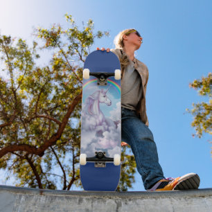 Skateboard Licorne dans les Nuages