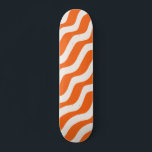 Skateboard Lignes Abstraites de bandes rétro Vagues Vintages<br><div class="desc">Lignes diagonales Abstraites modernes - Orange et Crème Blanc.</div>