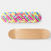 Skateboard Lignes diagonales art d'arc-en-ciel de monogramme (Horz)