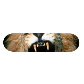 Skateboard Lion d'hurlement