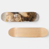 Skateboard Lion masculin et femelle dans l'amour (Horz)