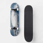 Skateboard L'Ouragan Dorian Au-Dessus De L'Océan Atlantique. (Recto)