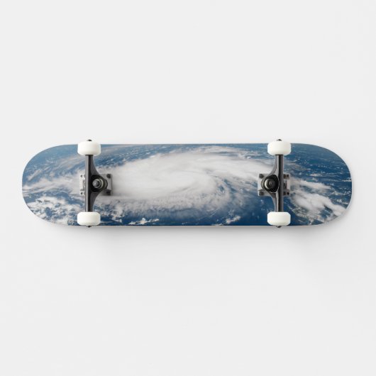 Skateboard L'Ouragan Dorian Au-Dessus De L'Océan Atlantique. (Horz)