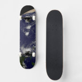 Skateboard L'Ouragan Irene Traverse Les Bahamas. (Recto)