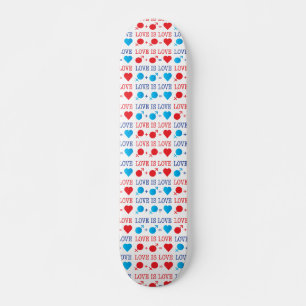 Skateboard LOVE est une citation LOVE en rouge et bleu