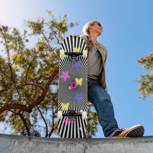 Skateboard Marque noir et blanc Rays et couleurs néon Dd (Extérieur 1)