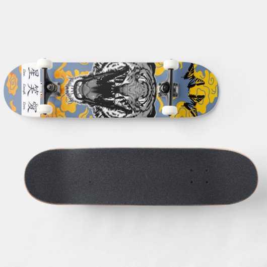 SKATEBOARD MET JAPANESE TIGER EN GEEL CLOUDS (Horizontaal)