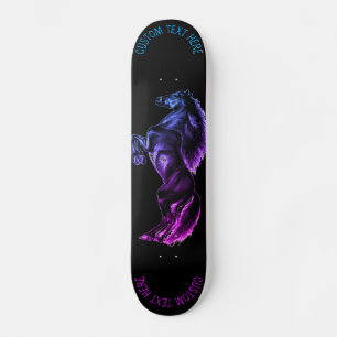 Skateboard met Opstaande Zwarte Paard Aangepaste T