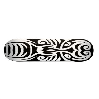 Skateboard met stammenmasker