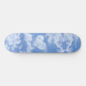Skateboard Mignonne Nuage En Forme De Coeur Dans Le Ciel Bleu (Horz)