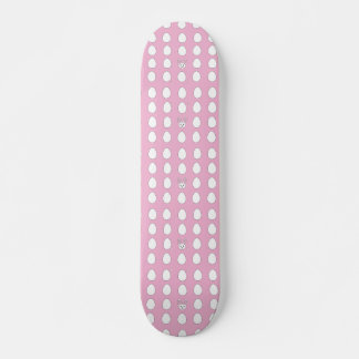 Skateboard Mignons Oeufs Blancs De Pâques Sur Rose