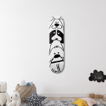 Skateboard Mignons trois chiens noirs et blancs gribouillent<br><div class="desc">Mélange trois chien noir et blanc doodle en ligne skateboard Présentation du mignet trois chien noir et blanc Doodle in-line skateboard! Parfait pour les amoureux de les chiens comme pour les amateurs de patinage, ce skateboard présente un design adorable de trois chiens de gribouillis noirs et blancs côte à côte....</div>