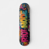 Skateboard "MODE RIOT" en Graffiti urbain dynamique (Devant)