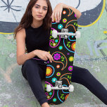 Skateboard Modèle floral moderne de Neon Paisley<br><div class="desc">Ce design moderne présente un motif floral de style néo-paisley coloré #skate #skateboard #skateboard #skateboard #sports #fun #outer #games #cadeaux #giftsforher #girly</div>