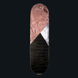 Skateboard Moderne Chic Rose Or Marbre Noir Géométrique<br><div class="desc">Moderne, chic et élégant, cet or rose faux imprimé, des rayures de satin noir et des géométries triangulaires en marbre noir et blanc conviendra parfaitement à une personne contemporaine et branchée. ***REMARQUE IMPORTANTE DE CONCEPTION : Pour toute demande de conception personnalisée, comme les demandes de produit assorties, les changements de...</div>