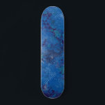 Skateboard Moderne Rétro Bleu urbain<br><div class="desc">Un design urbain moderne,  bleu et blanc unique vous fera faire des années 180 dans le style. Cet élégant pont est parfait pour tout skateboardeur extérieur qui aime le surf de trottoir.</div>