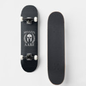 Skateboard Molon Labe Chrome Comme Casque Spartan sur Grille (Devant)