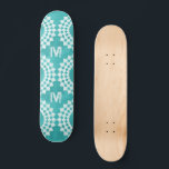 Skateboard Monogramme blanc bleu Abstrait moderne<br><div class="desc">Carte de skateboard Abstraite Blue White Monogram. Patinage cool moderne avec monogramme et motif abstrait bleu et blanc. Design inspiré par les belles couleurs du ciel.</div>