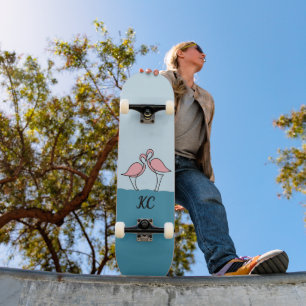 Skateboard Monogramme Deux Flamants roses roses sur la citati