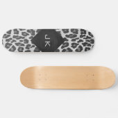 Skateboard Monogramme Empreinte de léopard noir et blanc (Horz)