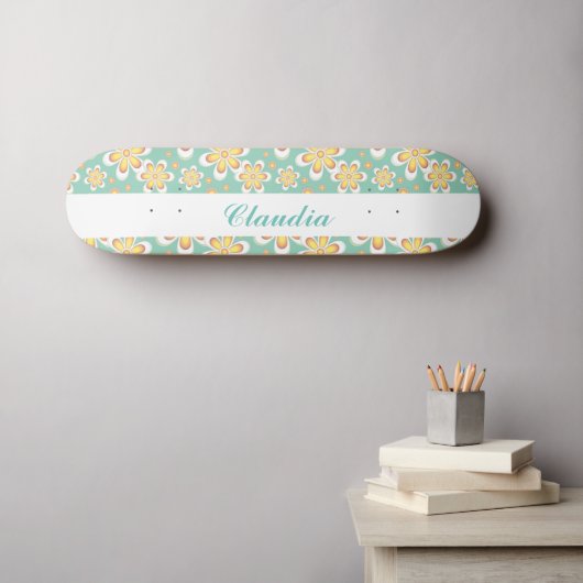 Skateboard Monogramme joli fleurs orange sur vert (Art mural (Horz))