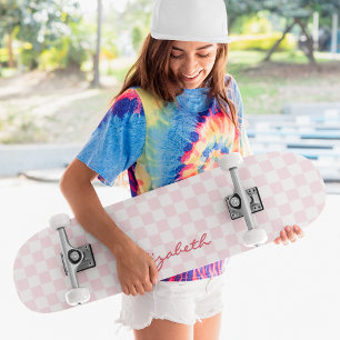 Skateboard Monogramme moderne À damiers Motif rose-rose-fusée