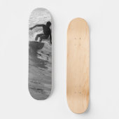 Skateboard Monter En Niveaux De Gris De Vague (Recto)