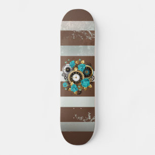 Skateboard Montre Steampunk et roses turquoise sur fond rayé