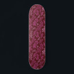 Skateboard Motif à feuilles tropicales de Bourgogne et rose<br><div class="desc">Fun Bourgogne et rose Floral Tropical Simple et Elégant Motif feuille. Ce motif moderne fait un imprimé mignon pour les amoureux de la nature printanière.</div>