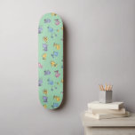 Skateboard Motif d'art de la Pop de sucre Woodstock<br><div class="desc">Jetez un oeil à ce motif super mignon avec Woodstock dans un motif pastel doux et sucré.</div>