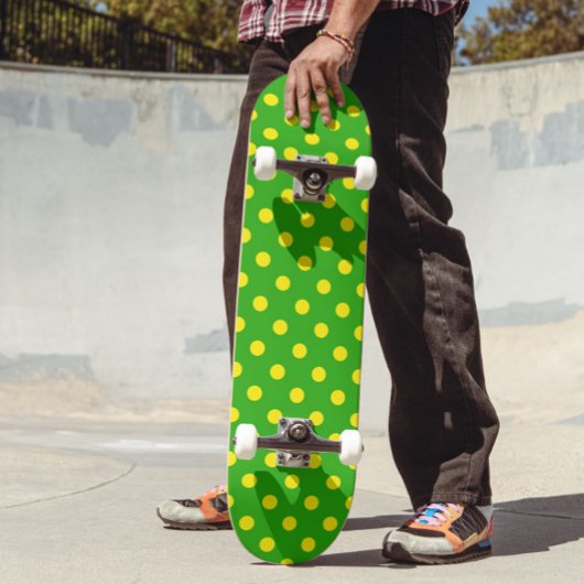 Skateboard Motif de points jaunes sur fond vert