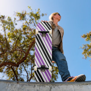 Skateboard Motif de rayures blanches noires violettes 