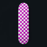 Skateboard Motif de vérification À damiers blanc violet<br><div class="desc">Chèque violet et blanc À damiers conception Motif Carré géométrique</div>