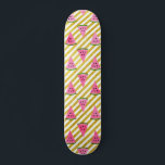 Skateboard Motif d'été Pink Watermelon et Yellow Strip<br><div class="desc">Pastèque rose mignonne et Motif d'été à rayures jaunes. Ce Fun Pink Watermelon avec Black Seeds Fruit Print est parfait pour un cadeau d'anniversaire d'été.</div>