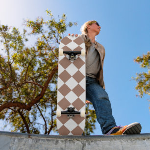 Skateboard Motif diamant en blanc et Mocha Mousse