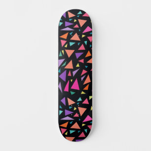 Skateboard Motif géométrique triangulaire multicolore