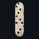 Skateboard Motif Hexagon Abstrait Wild Honeycomb<br><div class="desc">Un skateboard sauvage abstrait motif à nid d'abeilles pour filles. Soyez la reine des abeilles de la pension de famille avec un style unique.</div>