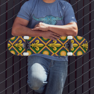 Skateboard Motif mardi à la fleur de lis dorée