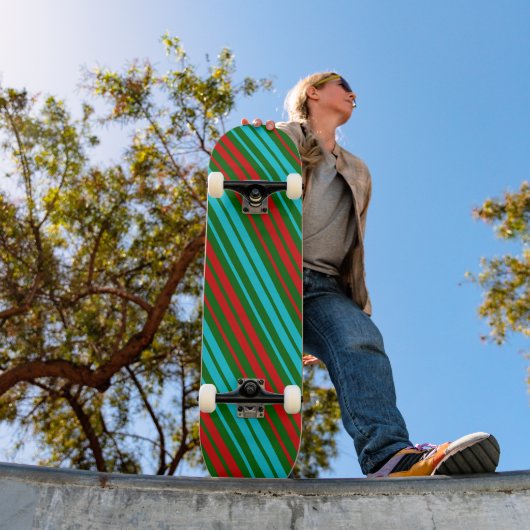 Skateboard Motif rayures vert rouge bleu (Extérieur 1)