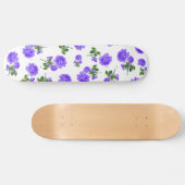 Skateboard Motifs floraux : fleurs violettes sur blanc (Horz)
